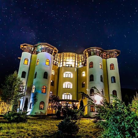 Castelul De Vis Hotell Petroşani Exteriör bild