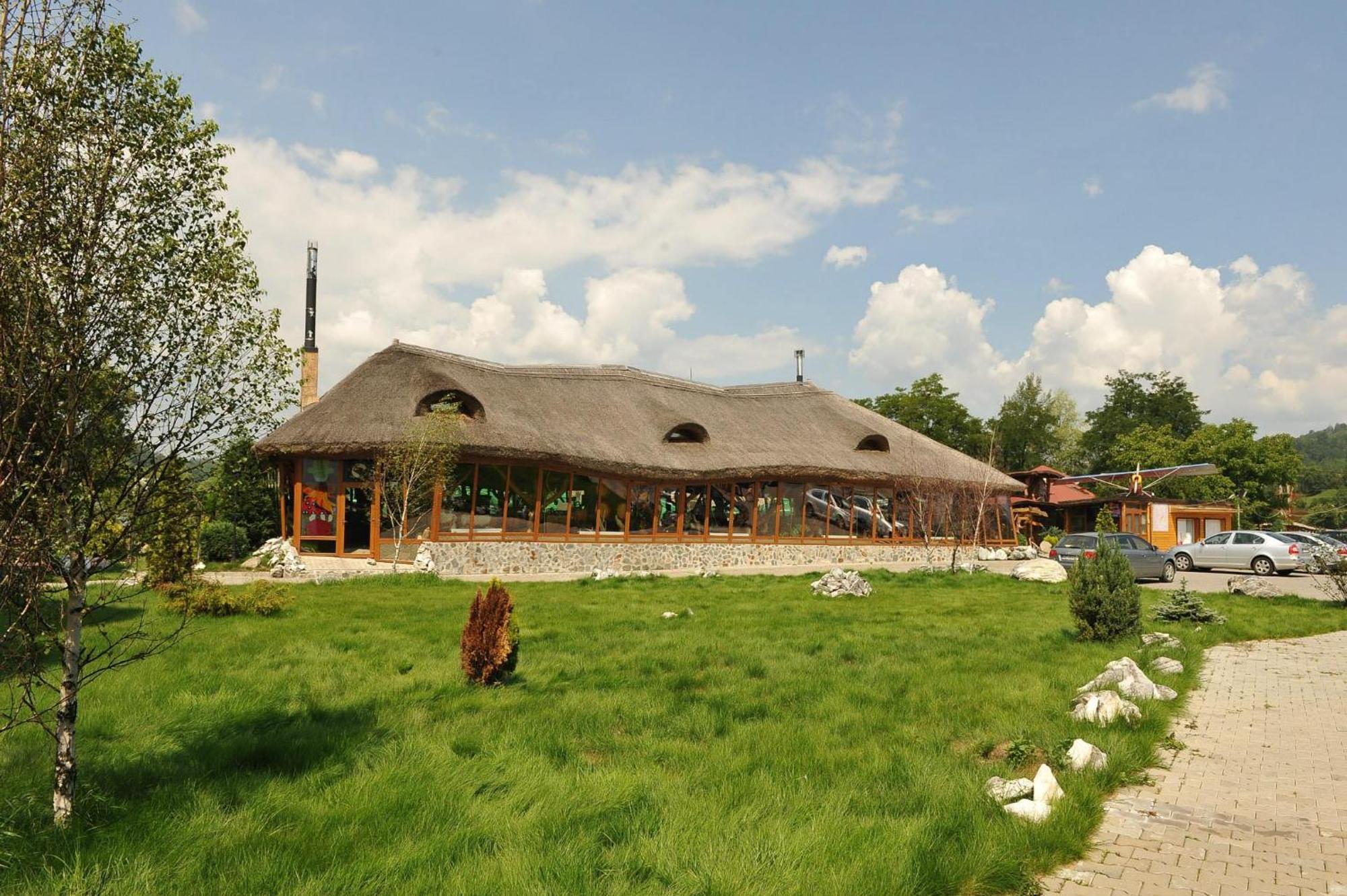 Castelul De Vis Hotell Petroşani Exteriör bild