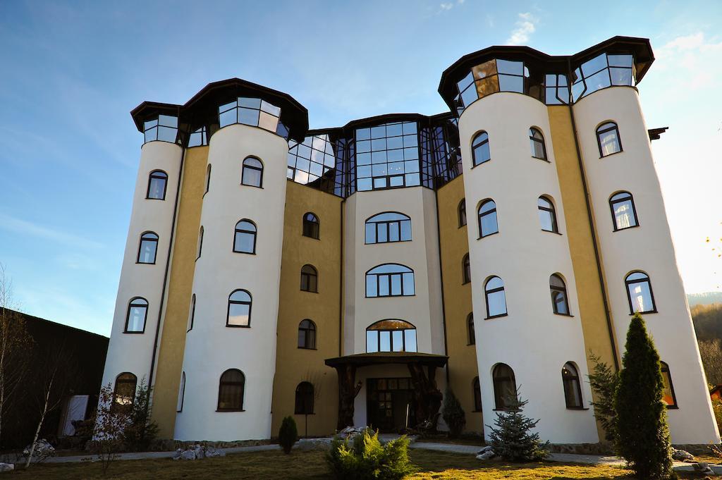 Castelul De Vis Hotell Petroşani Exteriör bild