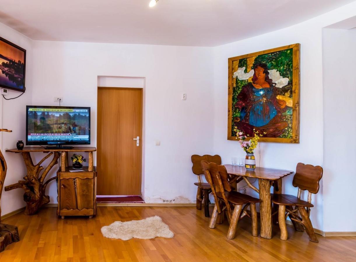 Castelul De Vis Hotell Petroşani Exteriör bild
