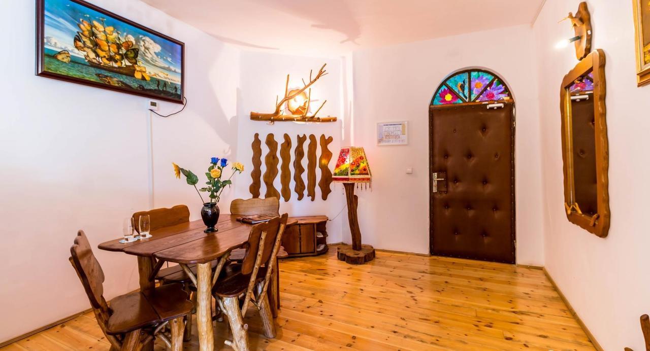 Castelul De Vis Hotell Petroşani Exteriör bild