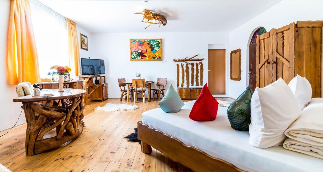 Castelul De Vis Hotell Petroşani Exteriör bild