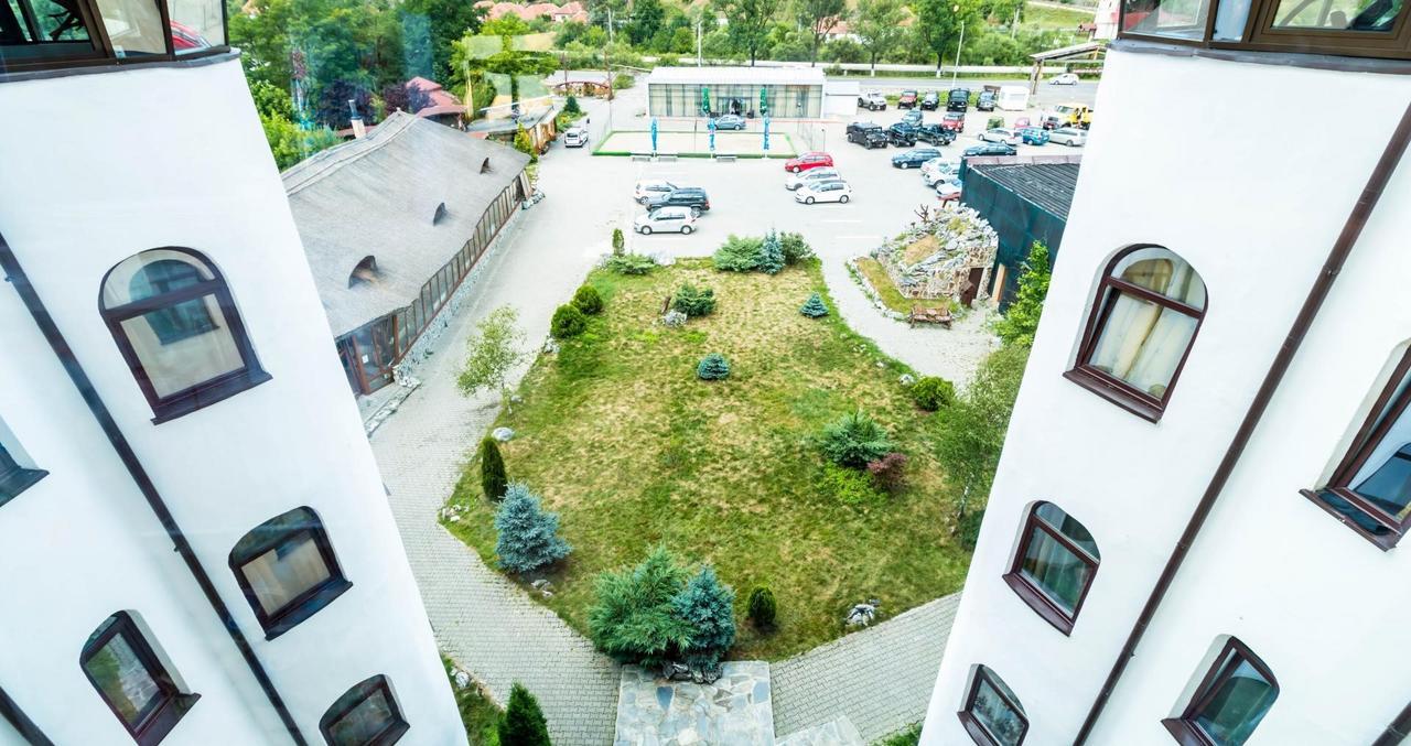 Castelul De Vis Hotell Petroşani Exteriör bild