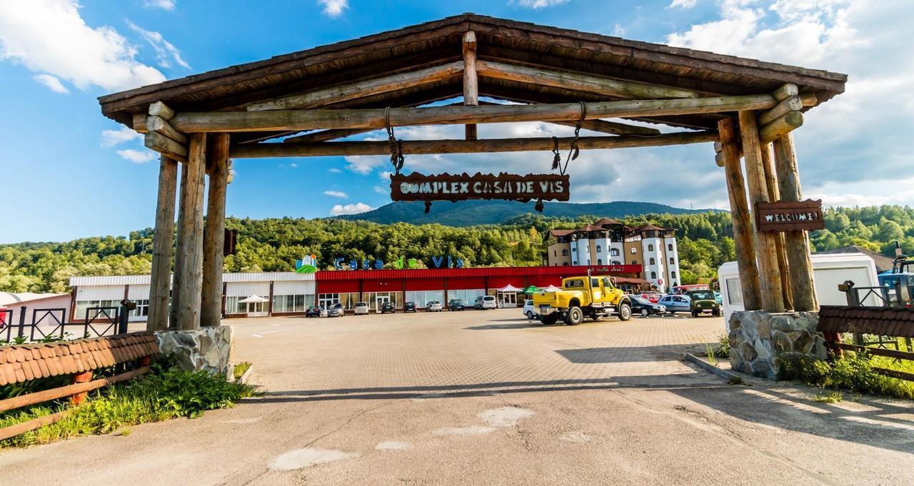Castelul De Vis Hotell Petroşani Exteriör bild